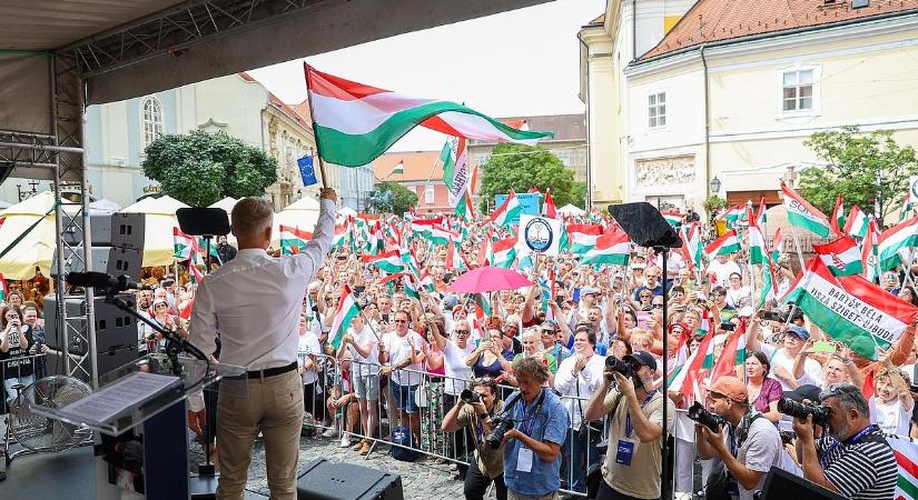 Ledigitális tábornokozta Orbánt Magyar Péter