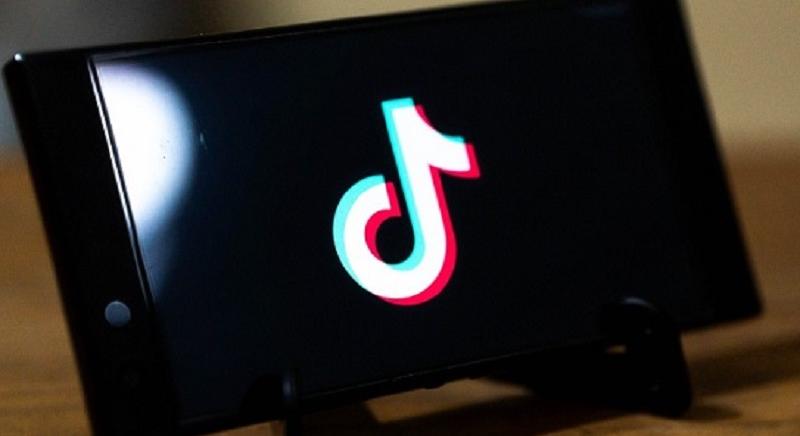 „A TikTok elsötétül” – 100 millió amerikai felhasználó retteg a szeptember 17-től