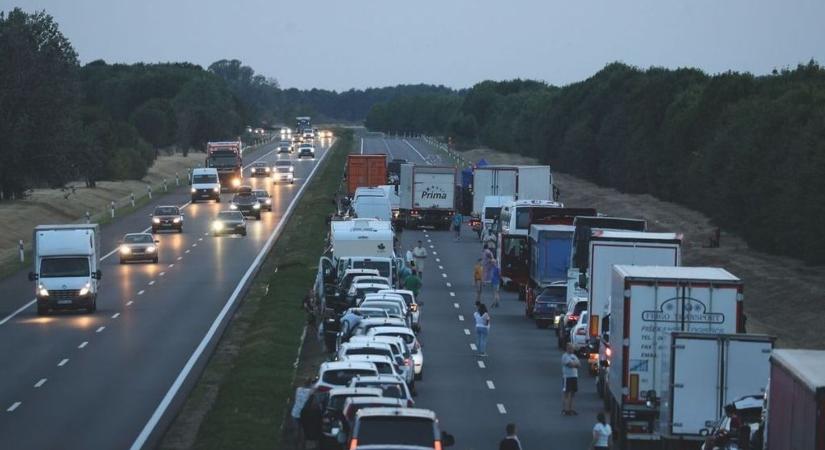 Baleset miatt terelik az M3-as forgalmát, négyen megsérültek!