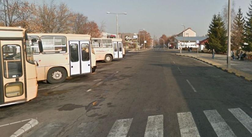 Vérfagyasztó jelenetek hétfő délelőtt: megkéselte volt párját egy férfi a borsodi buszpályaudvaron