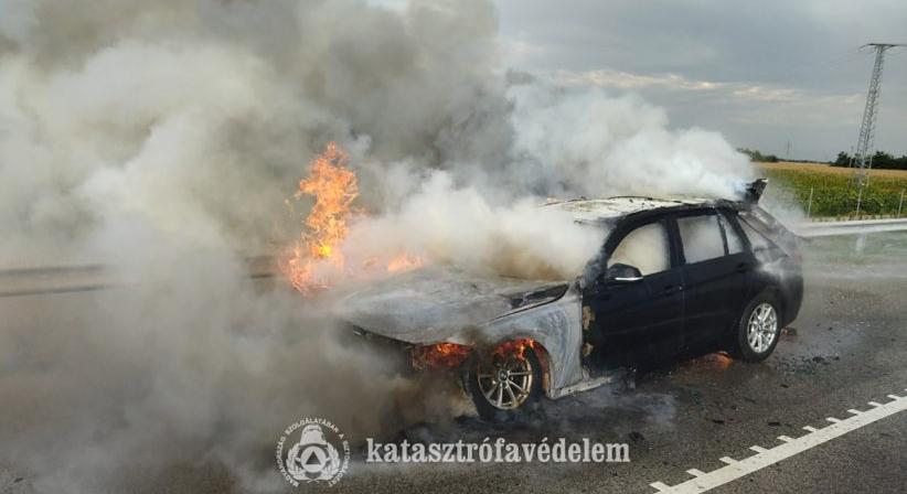 Karambol miatt gyulladt ki egy autó Vásárhely határában