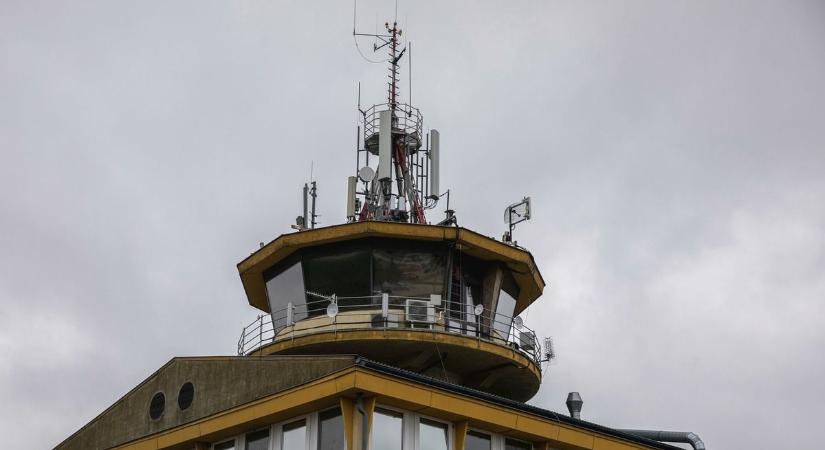 Nem tudott leszállni a debreceni repülőtéren, a levegőben rótta a köröket egy Airbus – fotóval!