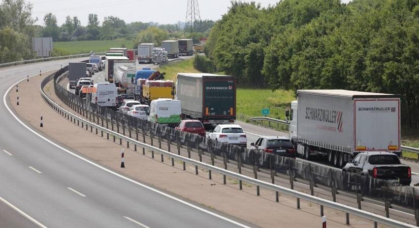 Négyes sérültek meg az M3-ason történt balesetben
