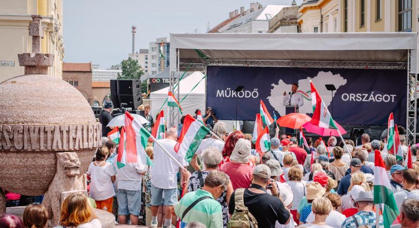 Magyar Péter: Helyet kell foglalni a Nyugat asztalánál