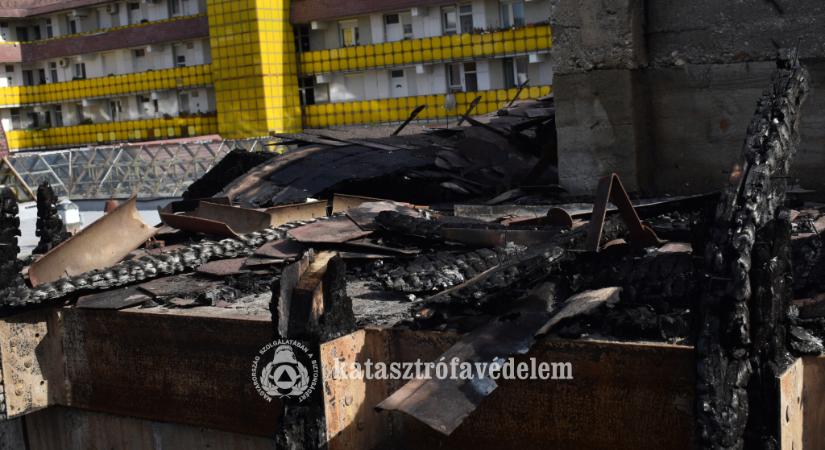 Tűz volt egy szolnoki kereskedelmi egységben