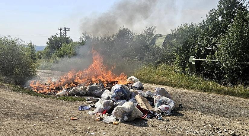 Tűzveszélyes hulladék a szemétben – Kis híján leégett a Tega köztisztasági vállalat teherautója