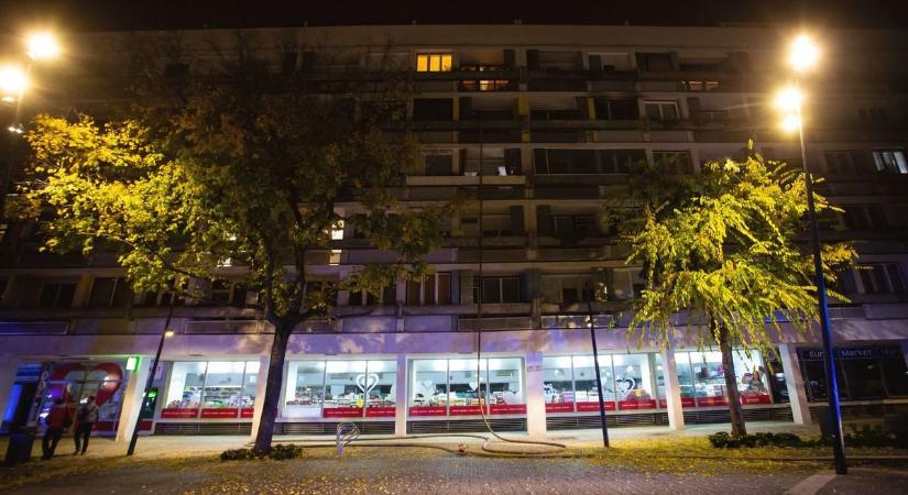 Leköpött egy rendőrt, egy másikat pedig arcon rúgott három külföldi a debreceni éjszakában