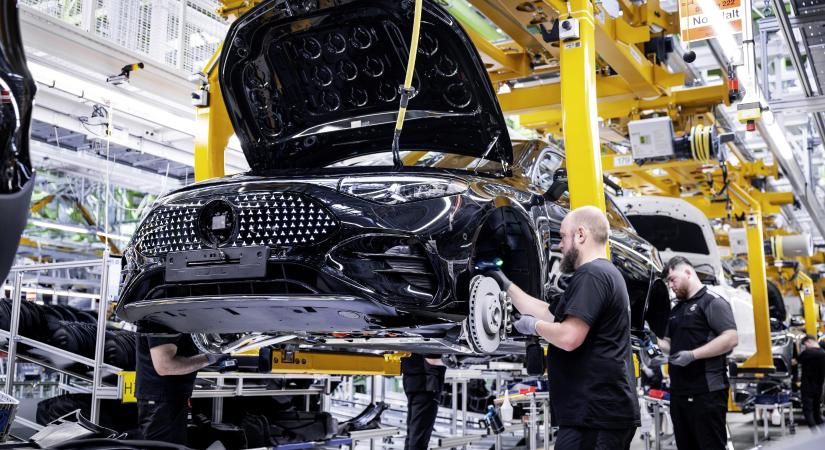 Továbbra is lejtmenetben a Mercedes-Benz eladásai