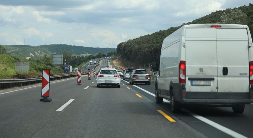 Tömegbaleset történt, lezárták az M1-es autópályát
