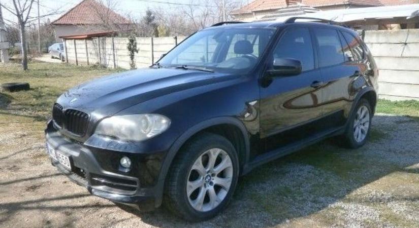 Fekete BMW-t egy havi fizetésért? Ledöbbensz, milyen árak vannak a NAV árverésén!