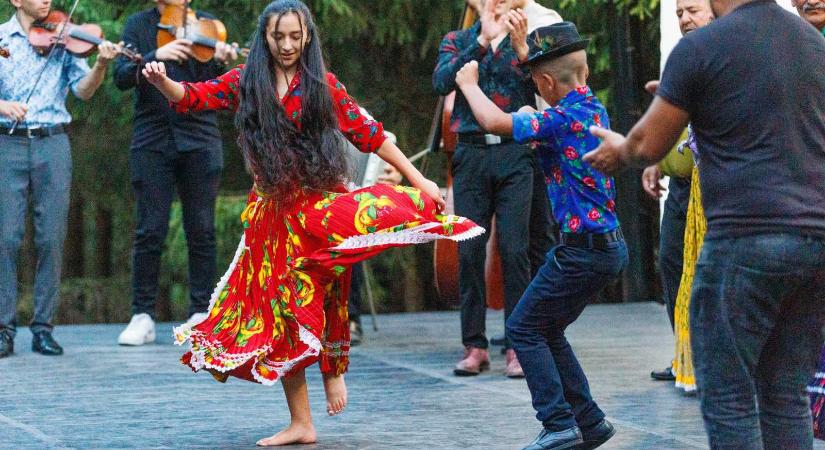 Egy hét a cigány hagyományok jegyében Zabolán – Elstartolt a Cigányfolklór Tábor