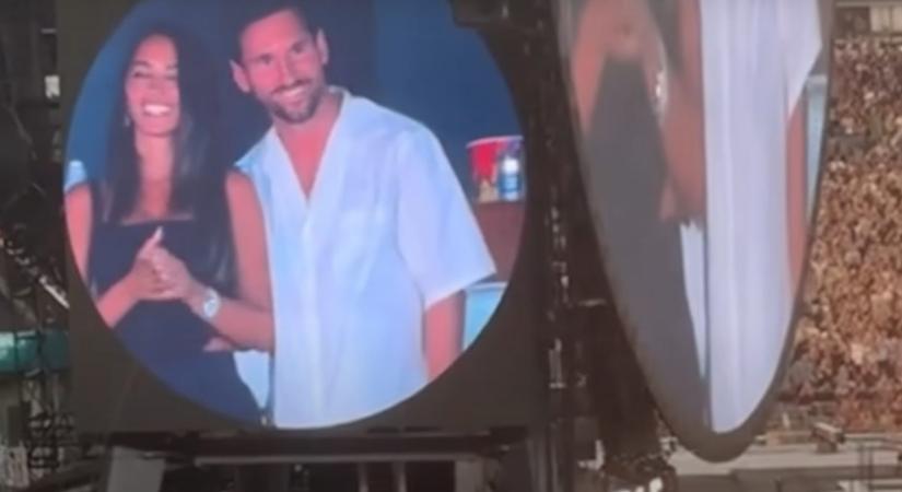 Lionel Messit is „lebuktatta” a Coldplay csókkamerája