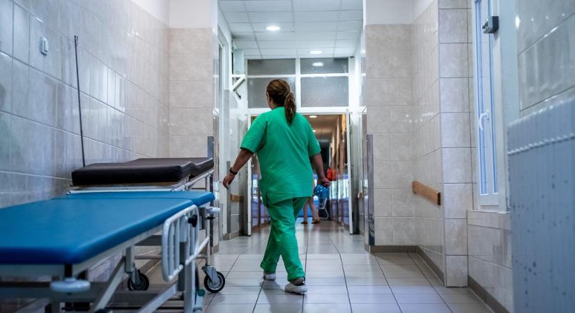 A leginkább alulfizetett szakmák között az ápoló, a rendőr és a pedagógus – így látják a magyarok