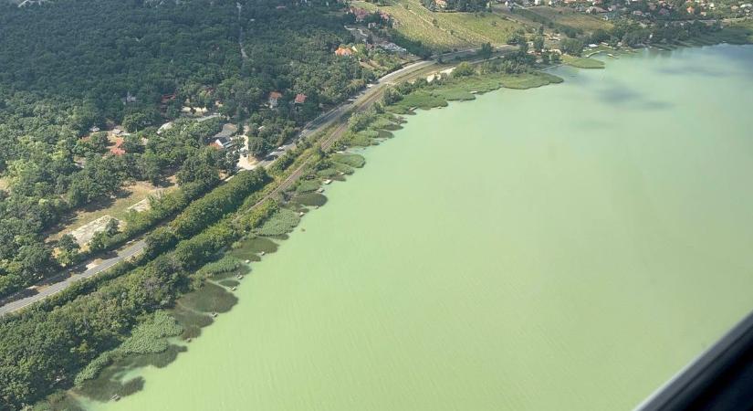 Már helikopterrel is keresik, de továbbra sem találják a Balatonban eltűnt férfit