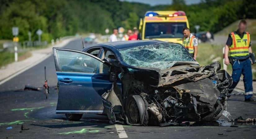 Újabb baleset: hatalmas csattanás az autópályán