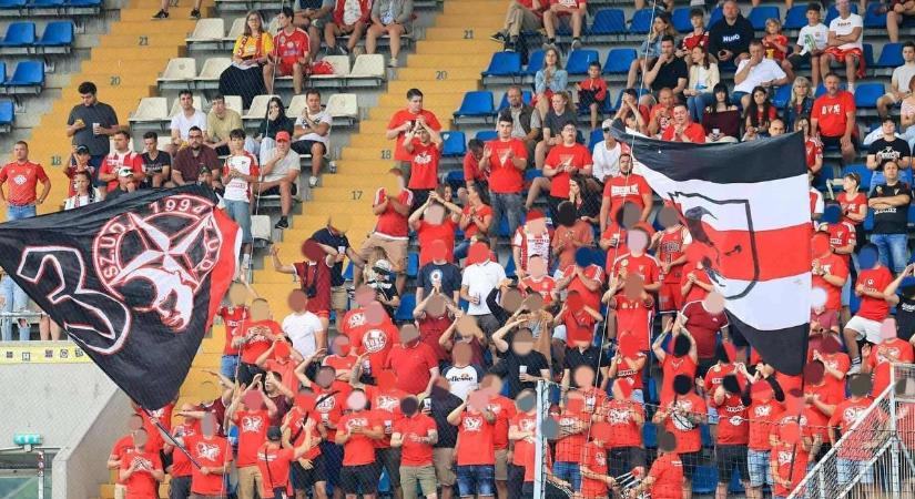 Kiakadtak a debreceni ultrák, nem engedték, hogy ezt a transzparenst kifeszítsék! – fotóval