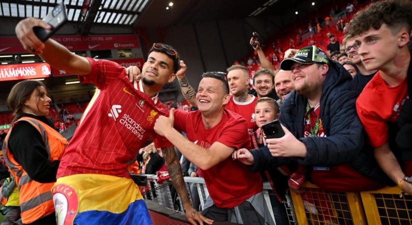 Már el is köszönt a csapattársaktól a liverpooli támadó, nemcsak csapatot, országot is vált