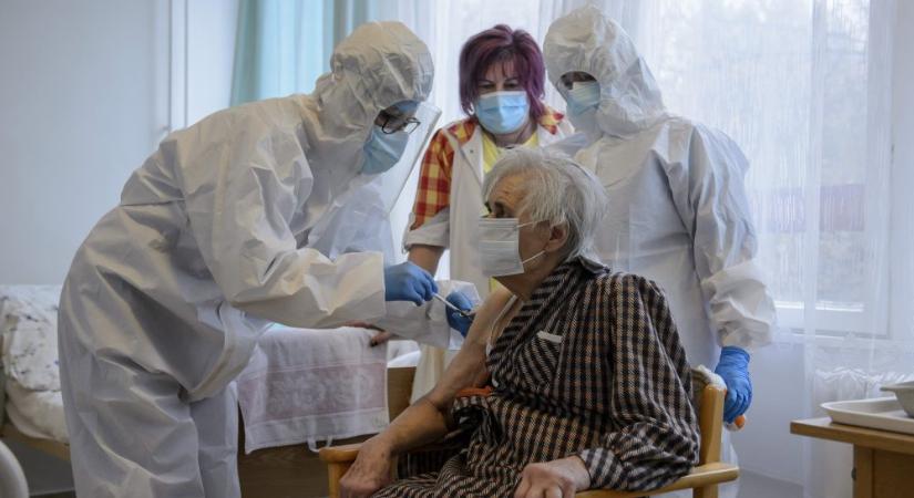 Norvégia a Pfizer vakcinájának biztonságosságát vizsgálja az idősek körében