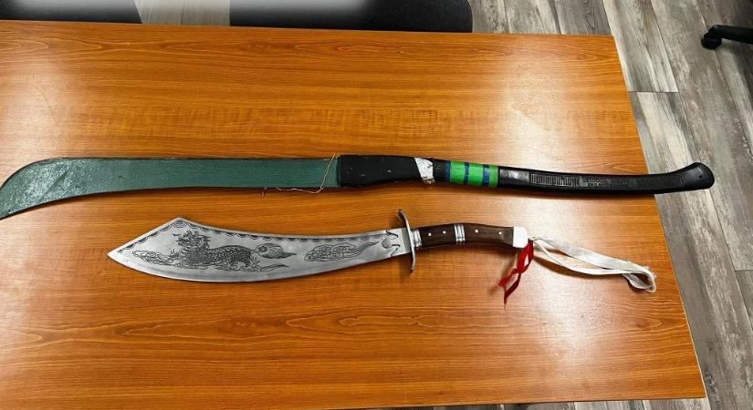 Kirángatta a kocsiból, majd felismerhetetlenségég összeverte a barátnőjét bosszúból egy jászsági férfi