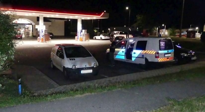 Szombat esti kaland: lenyúlta az ételfutár autóját egy szír férfi Zalában