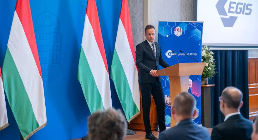 Szijjártó Péter bejelentette egy hazai gyógyszergyár munkahelyteremtő bővülését