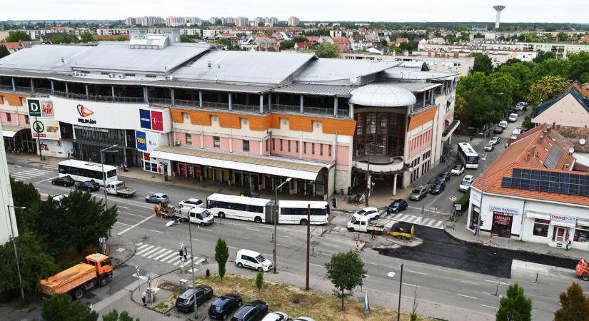 Csak a székházból készült képeken látható, miért volt ma furcsa közlekedni az Adyn – galériával, videóval