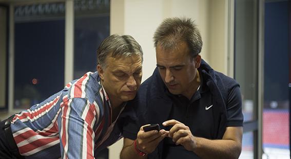Orbán törleszt egy majd’ tízéves fogadást
