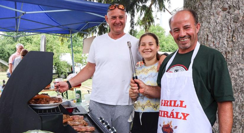 A vörösboros hagymás babtól a pásztortarhonyáig - így mulatott a falu közössége (galéria)