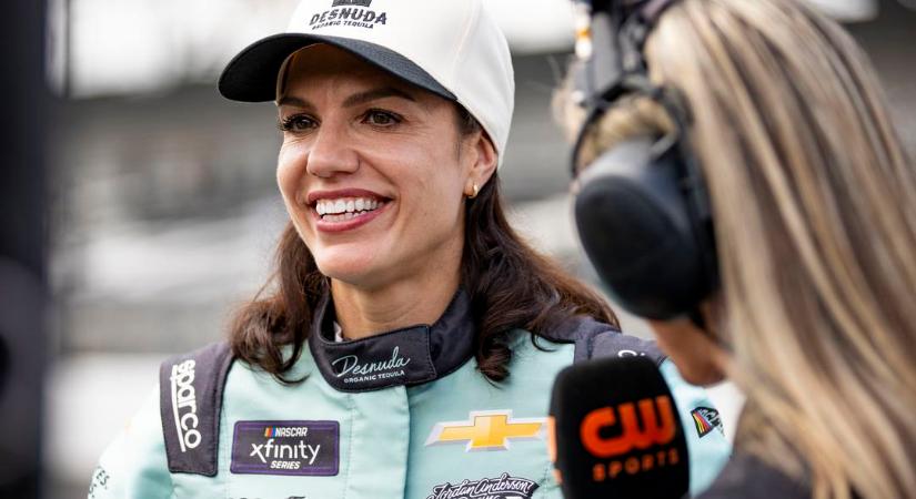 „Mi lenne, ha ez a nő még tesztelhetne is?” – Lenyűgözi csapatát a NASCAR Cup 45 éves újonca