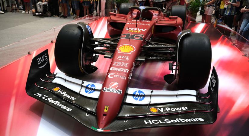 F1-es Ferrarit láthatsz Budapest szívében