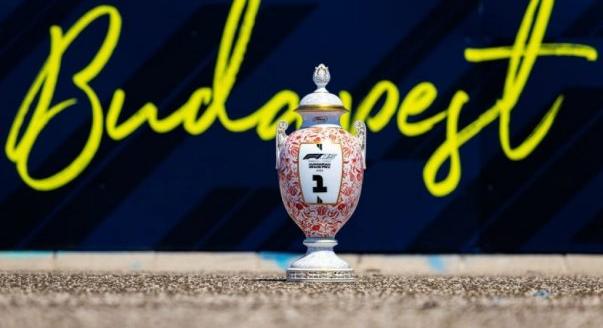 Megjöttek a trófeák, vita az esőről – hétfői F1-es hírek és sztorik