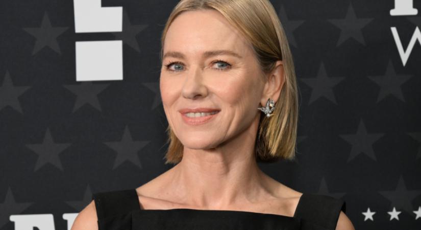 Döbbenetes: Naomi Watts megszólalásig hasonlít Jackie Kennedyre