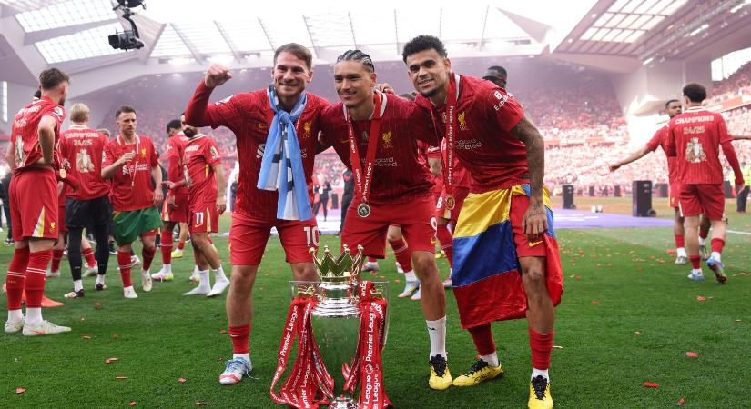 A Liverpool sztárja centikre a Bayerntől, ellopják Ronaldóék a Barca kulcsemberét - a hétfői transzferkörkép