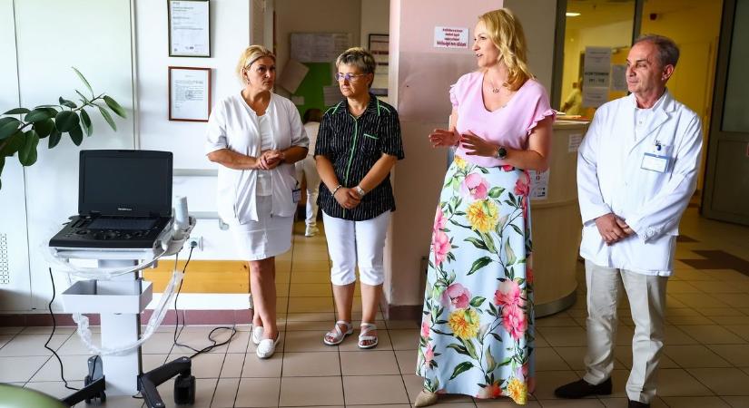 Mérföldkő a kardiológiai betegek orvoslásában, új eszközt vásárolt a bajai kórház