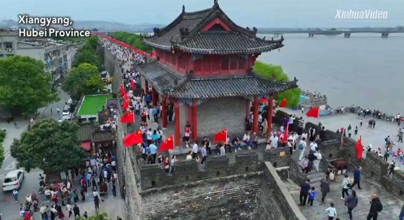 A kungfu kolostor botránya: Szeretőkkel, pénzzel és törvénytelen gyermekekkel bukott le az apát