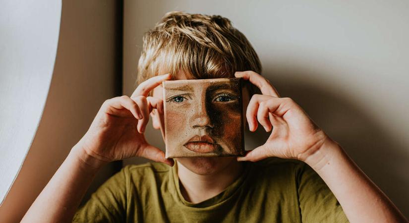 Maszkolni kell, hogy bejuss? – Autizmus és középiskolai beiskolázás ma Magyarországon