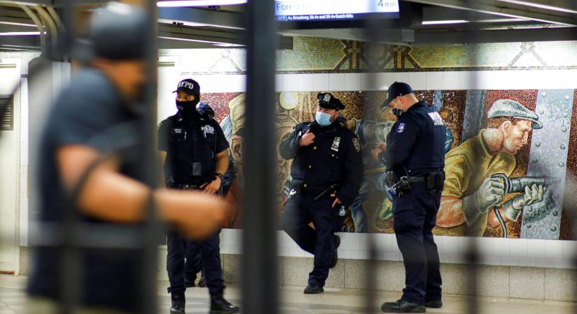 Drámai órák New Yorkban: gépkarabéllyal gyilkoltak embereket egy irodaházban