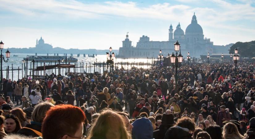 Milliárdokat szedett be idén Velence a turisták belépőjegyeiből