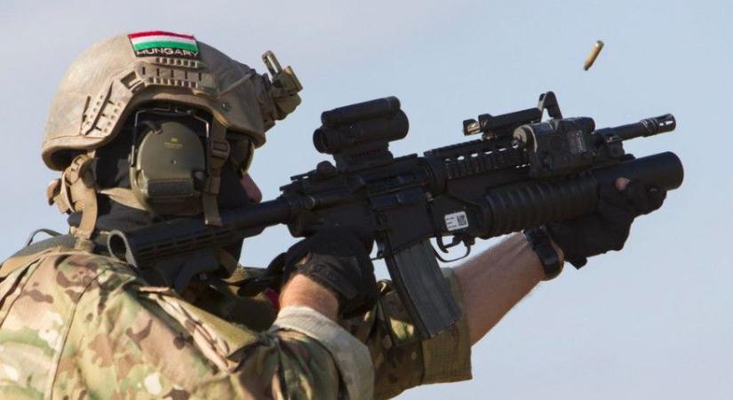 Fegyveresek őrzik a Kopaszt Tokajban