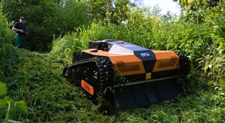 Új rotoros távirányítású kasza meredek rézsűkre