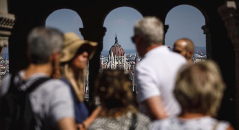 Megteltek a szobák: újra szárnyal a turizmus – tarolt a Balaton, Tokaj és Szeged