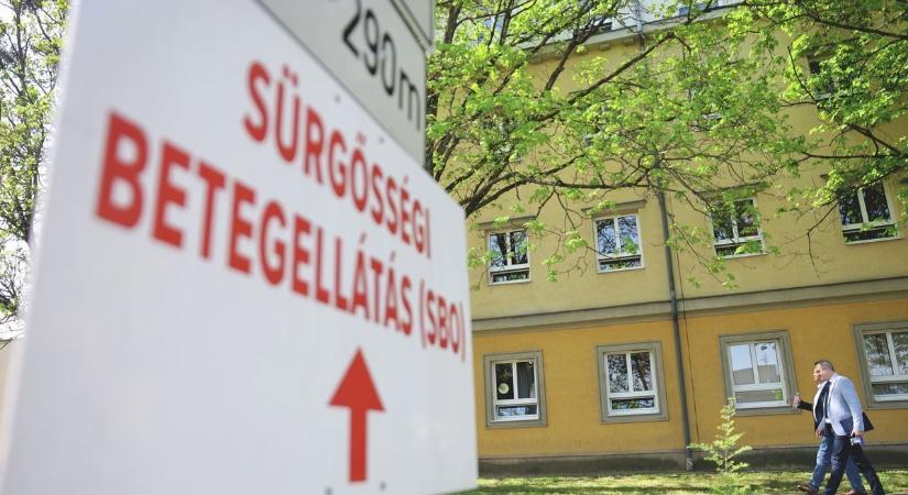Szörnyű és felháborító! Többször is megütötte 10 hónapos gyerekét a debreceni rendelő várótermében