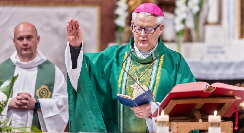Püspöki áldásban részesültek a Rómába induló zarándok fiatalok