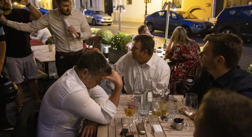 Karácsony „sugárban hány” attól, hogy Vitézy korábban nyilvánosan bevédte azt a V-Hidat, amiről megírtuk, hogy nem fizette ki az alvállalkozóit
