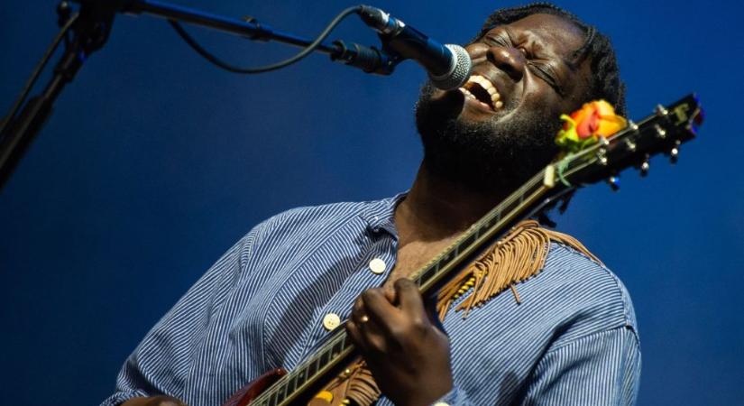 Michael Kiwanuka lemondta szigetes koncertjét