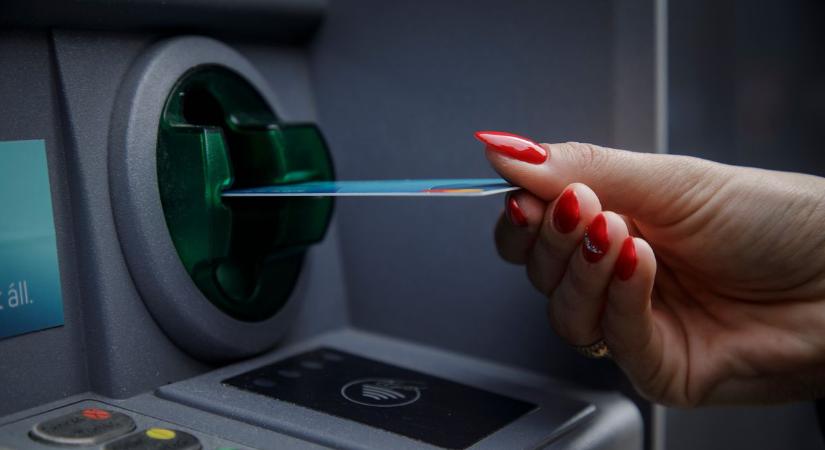 Napokra leáll az egyik legnagyobb hazai bank, a szabolcsi ügyfelek is komoly fennakadásokra készüljenek!