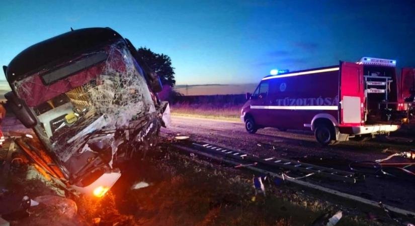 Figyelem! Sürgősen vérre van szüksége a 81-es főúton történt buszbaleset sofőrjének