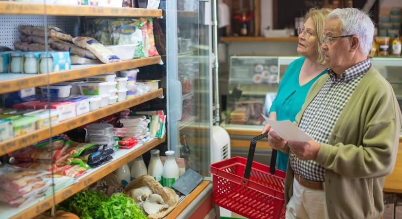 Kézbesítik a nyugdíjasoknak járó élelmiszer-utalványokat