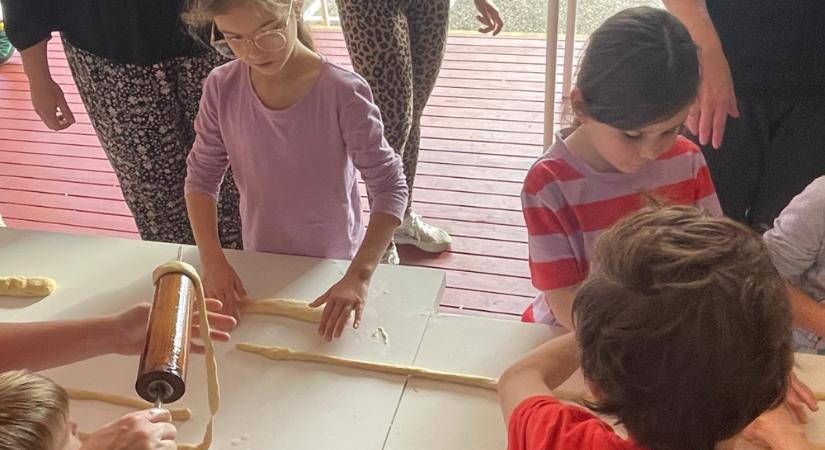 Kürtőskalács, nyelvtan, moziélmény és közösségépítés a Brisbane-i Magyar Iskolában