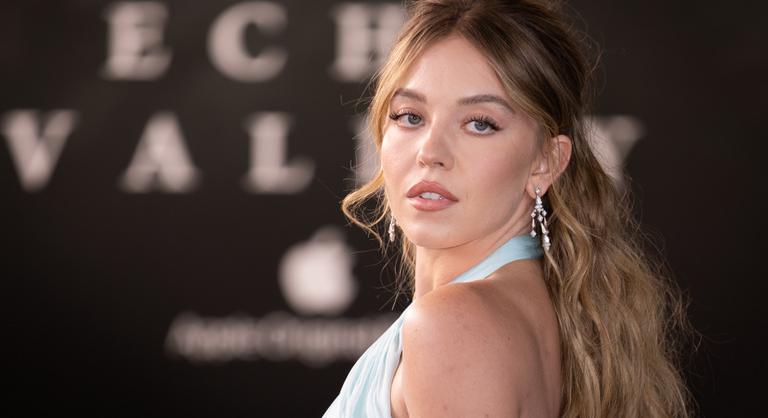 Darázsfészekbe nyúlt a Hollywoodi szexszimbólum, náci propagandával vádolják